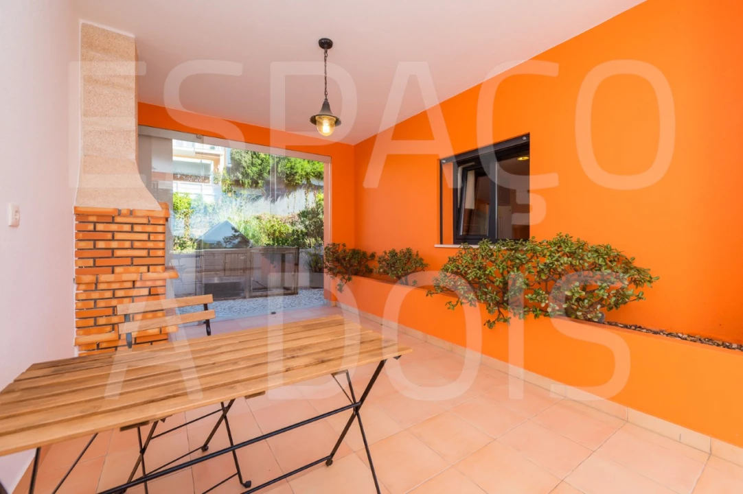 Moradia T4 para Venda em Carvoeira Foto 46