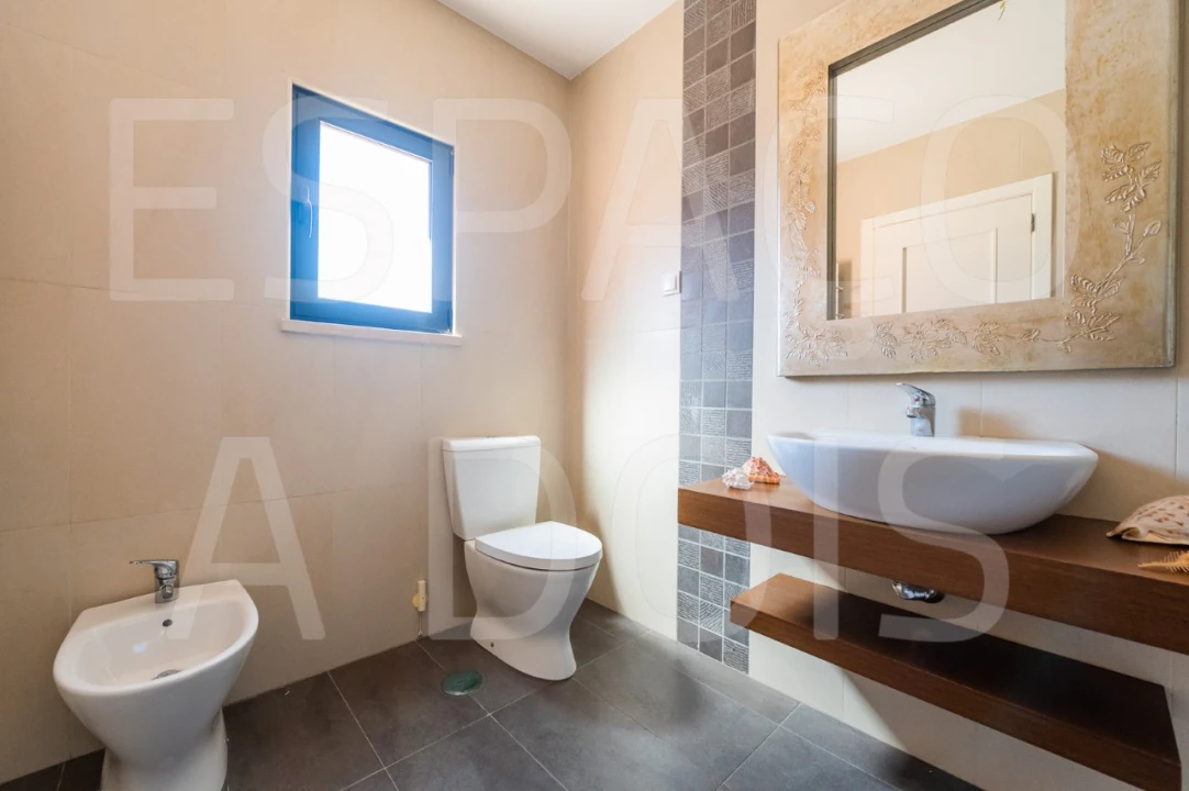 Moradia T4 para Venda em Carvoeira Foto 59