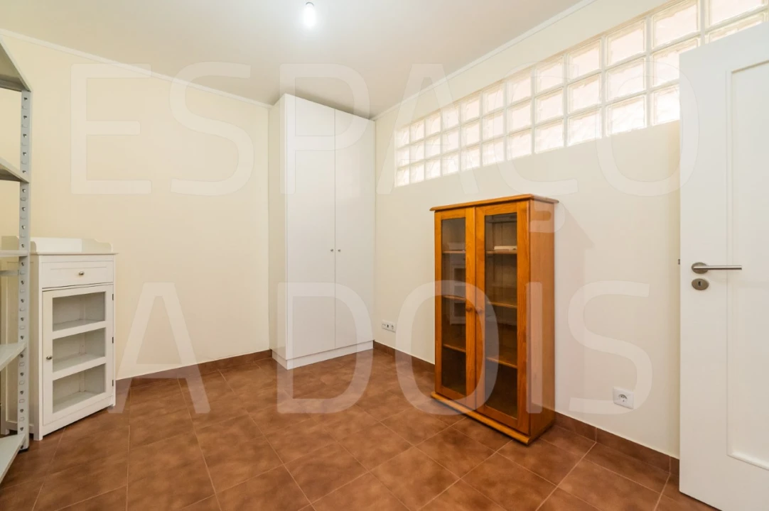 Moradia T4 para Venda em Carvoeira Foto 98