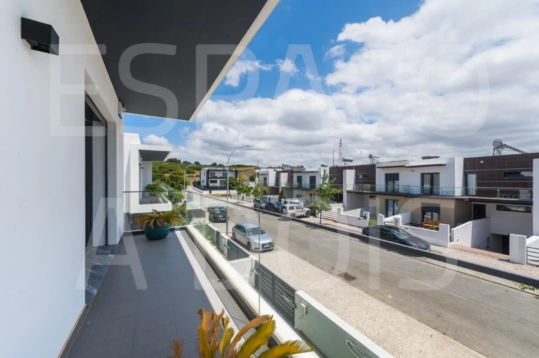 Moradia T3 para Venda em Queluz e Belas Foto 37