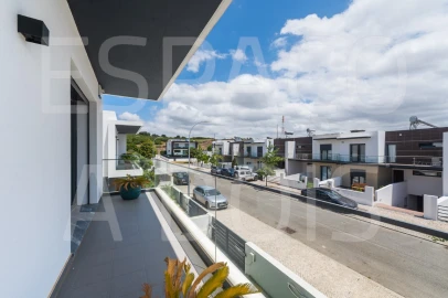 Moradia T3 para Venda em Queluz e Belas