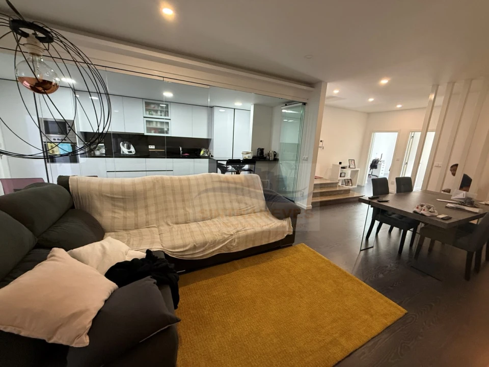 Apartamento T4 para Venda em Ramada e Caneças Foto 3