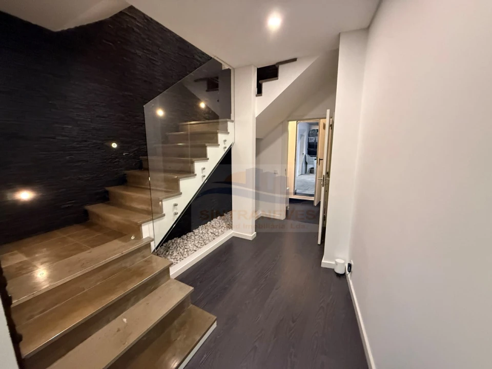 Apartamento T4 para Venda em Ramada e Caneças Foto 18