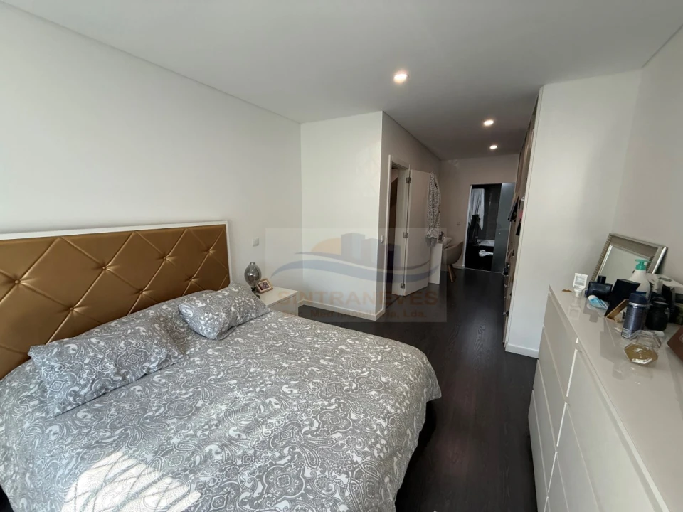 Apartamento T4 para Venda em Ramada e Caneças Foto 19