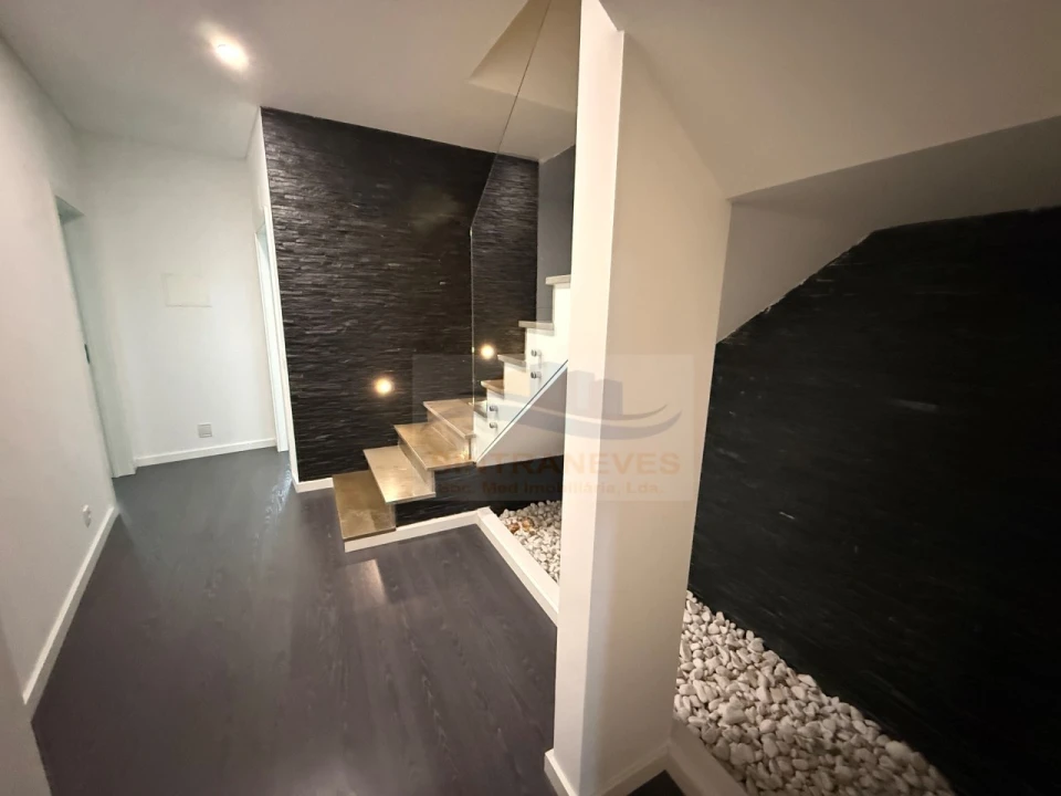Apartamento T4 para Venda em Ramada e Caneças Foto 25