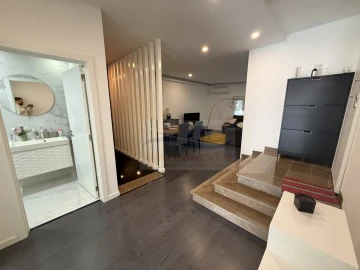 Apartamento T4 para Venda em Ramada e Caneças