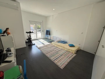 Apartamento T4 para Venda em Ramada e Caneças