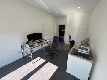 Apartamento T4 para Venda em Ramada e Caneças