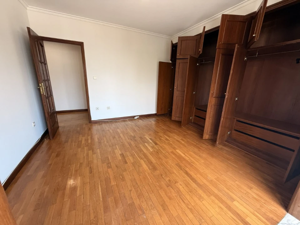 Apartamento T2 para Venda em Ramalde Foto 17