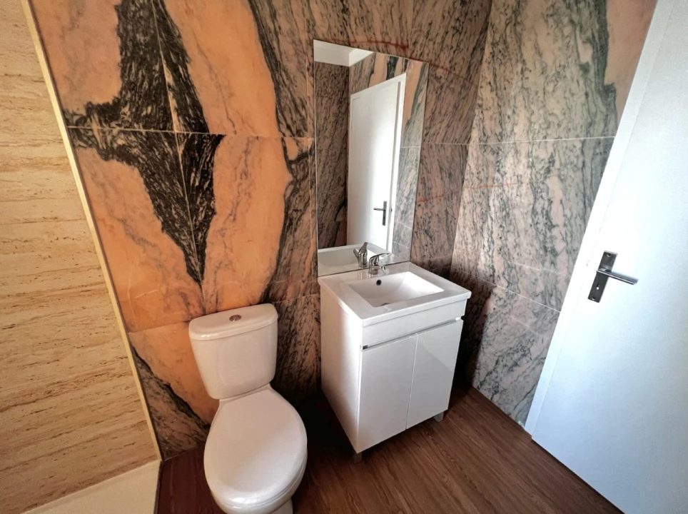 Apartamento T2 para Venda em Ramalde Foto 9