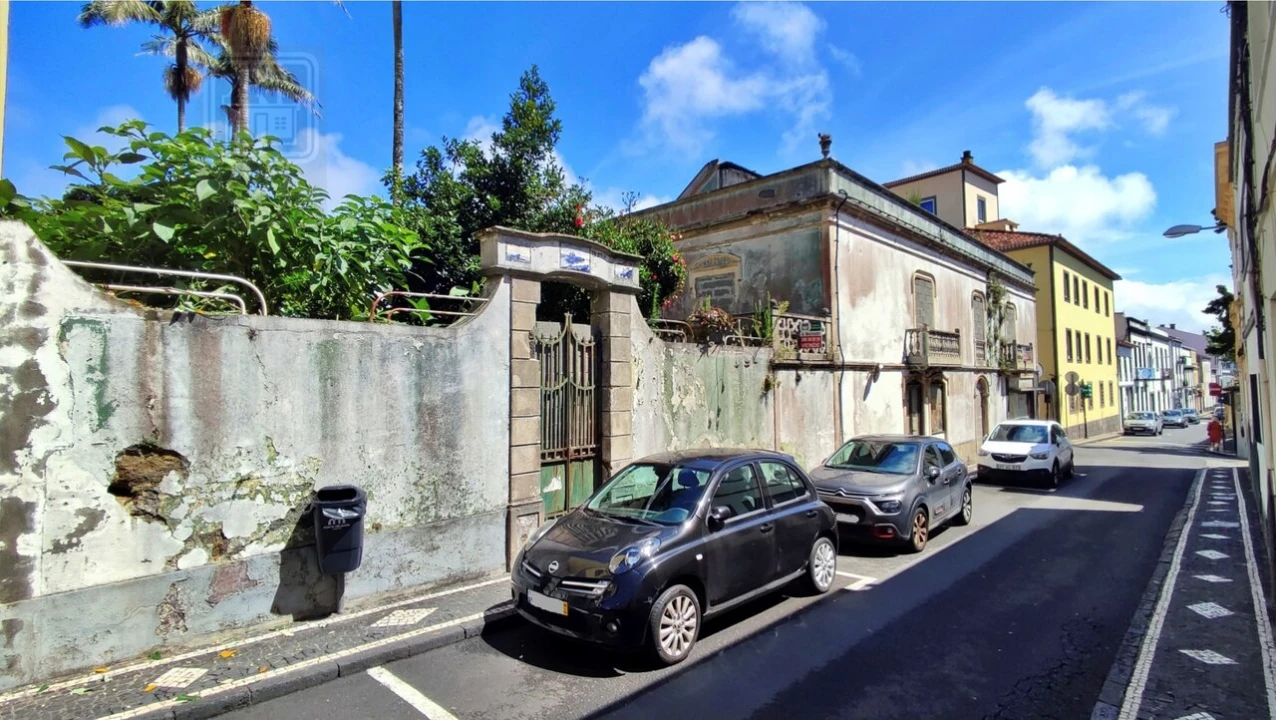 Moradia T12 para Venda em Ponta Delgada (São José) Foto 1