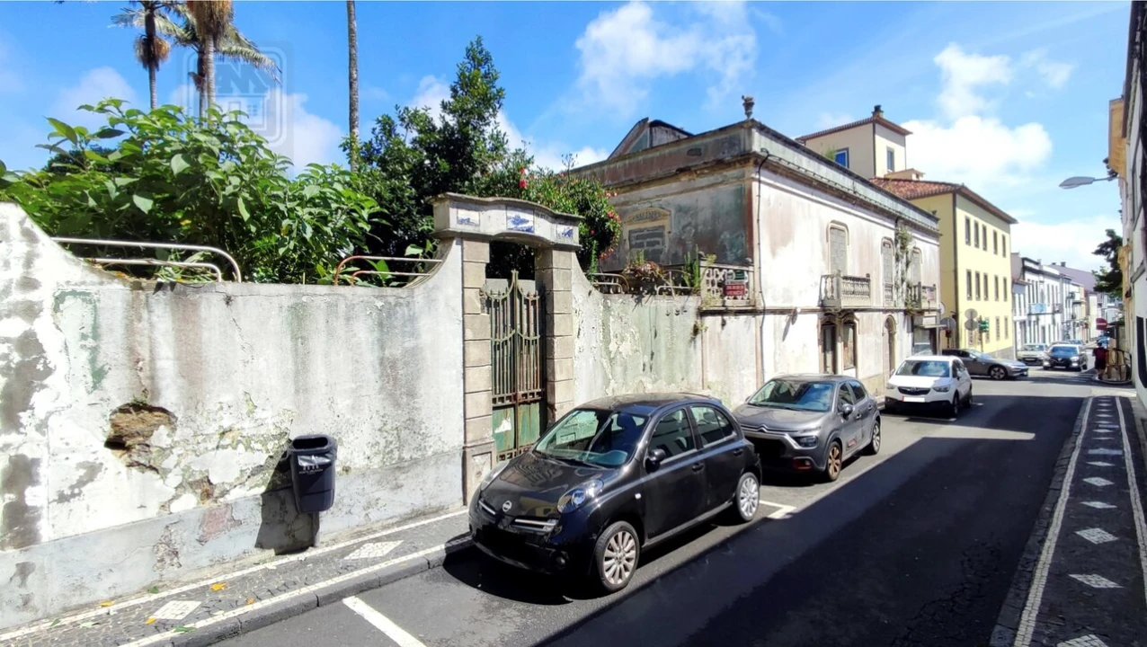 Moradia T12 para Venda em Ponta Delgada (São José) Foto 2