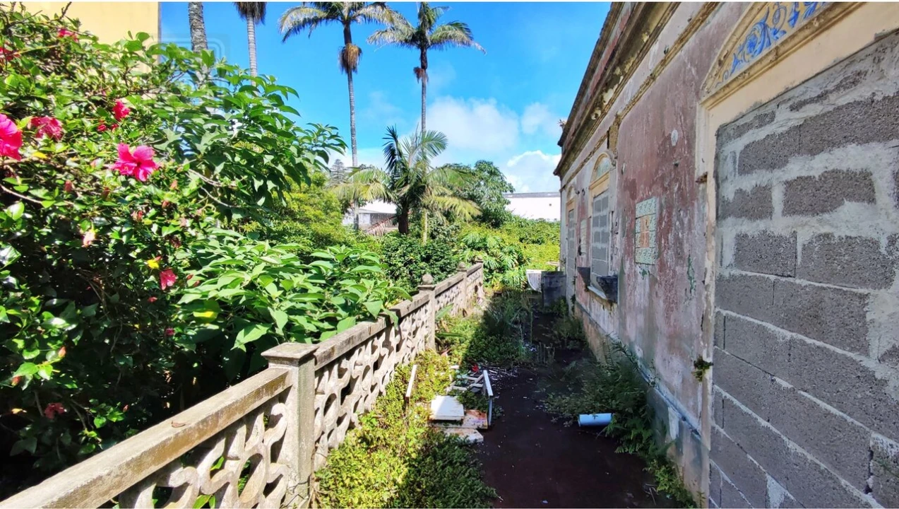 Moradia T12 para Venda em Ponta Delgada (São José) Foto 7