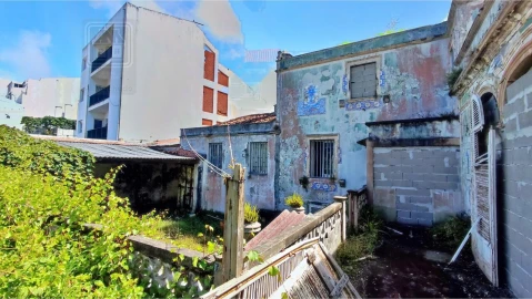 Moradia T12 para Venda em Ponta Delgada (São José)