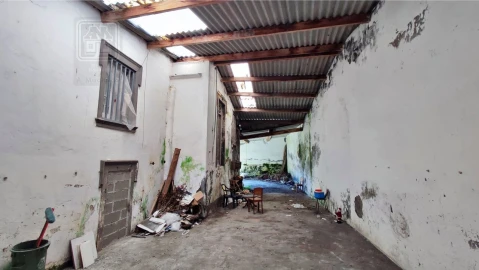Moradia T12 para Venda em Ponta Delgada (São José)