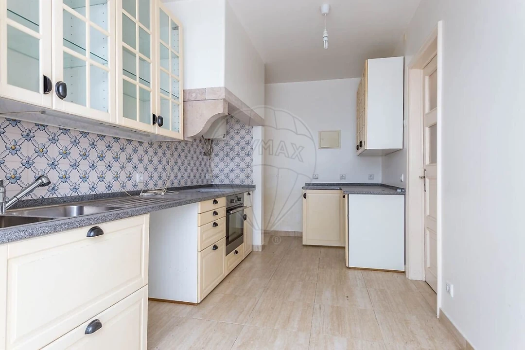 Apartamento T4 para Venda em Alvalade Foto 9