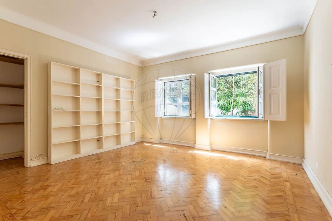 Apartamento T4 para Venda em Alvalade Foto 10
