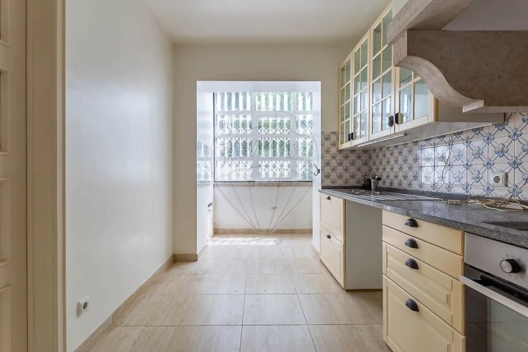 Apartamento T4 para Venda em Alvalade Foto 8
