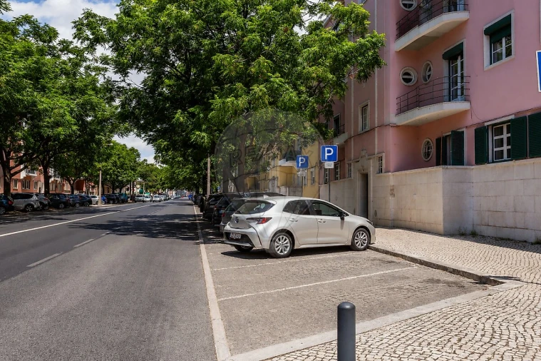 Apartamento T4 para Venda em Alvalade Foto 19