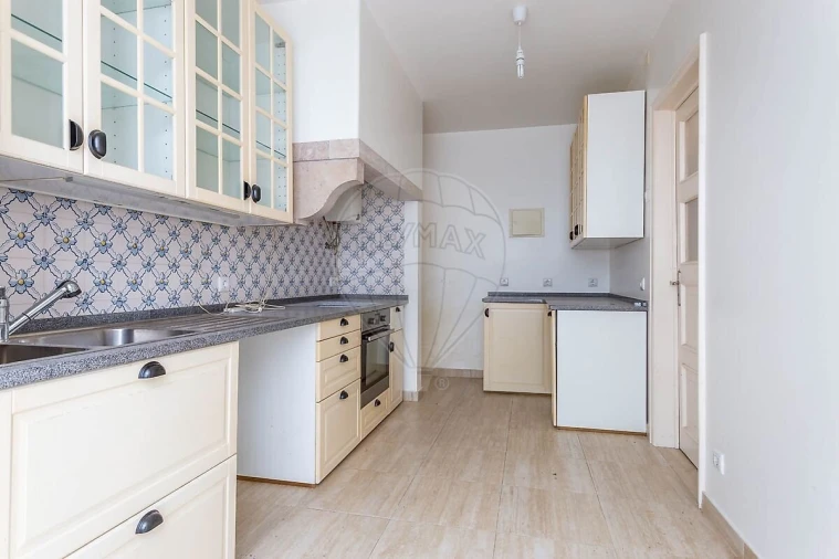Apartamento T4 para Venda em Alvalade Foto 9