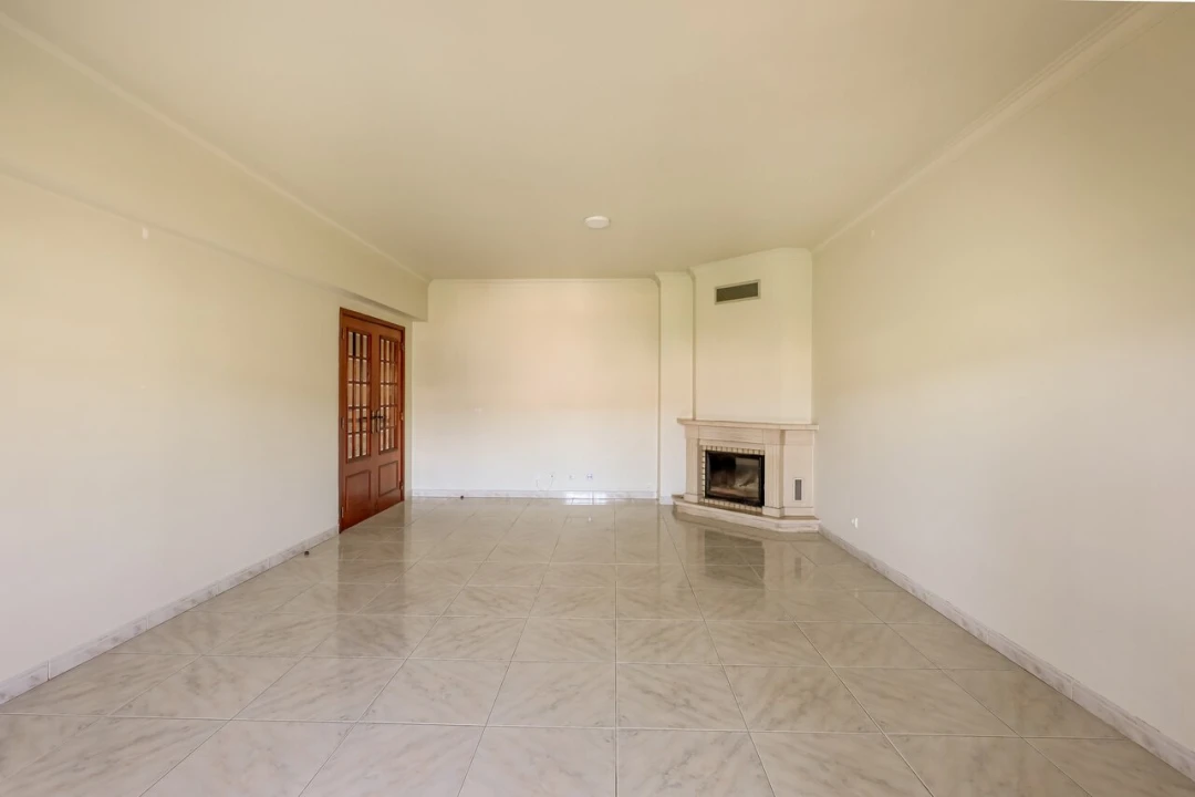 Apartamento T4 para Venda em Carnaxide e Queijas Foto 1