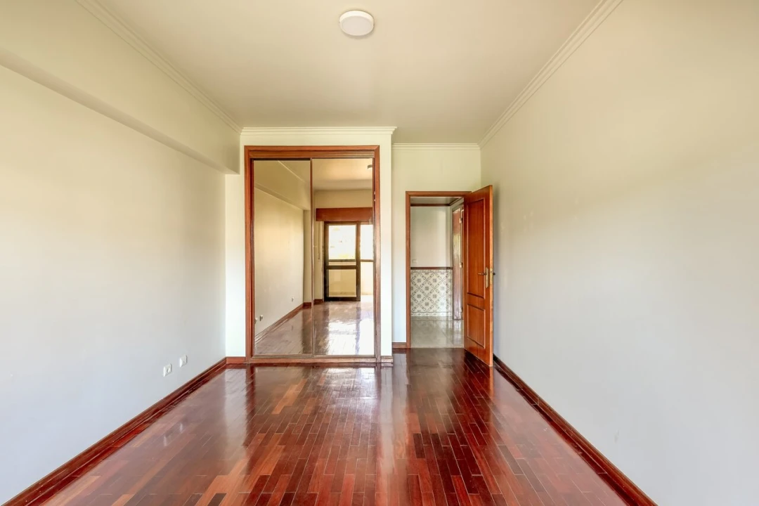 Apartamento T4 para Venda em Carnaxide e Queijas Foto 4