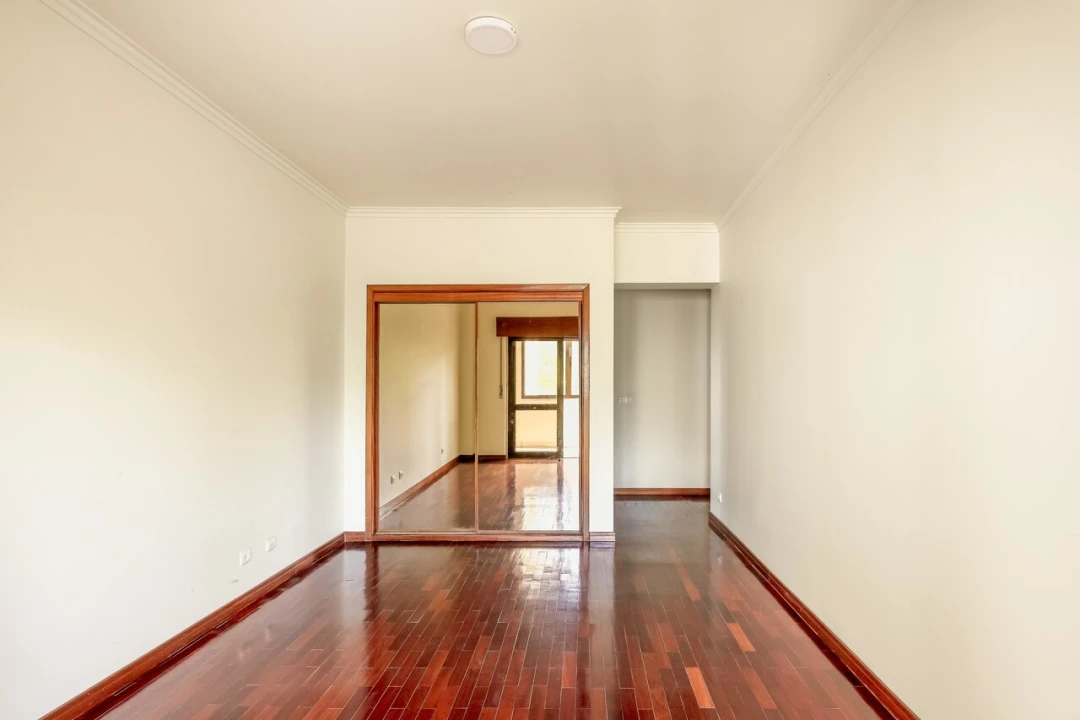 Apartamento T4 para Venda em Carnaxide e Queijas Foto 8