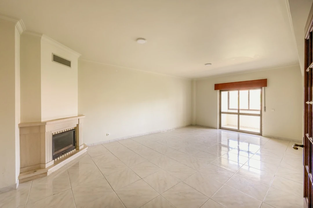 Apartamento T4 para Venda em Carnaxide e Queijas Foto 2