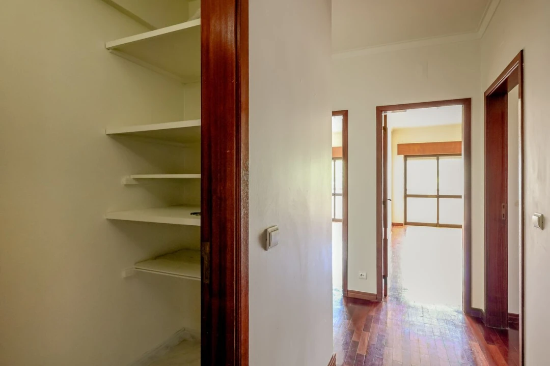 Apartamento T4 para Venda em Carnaxide e Queijas Foto 27