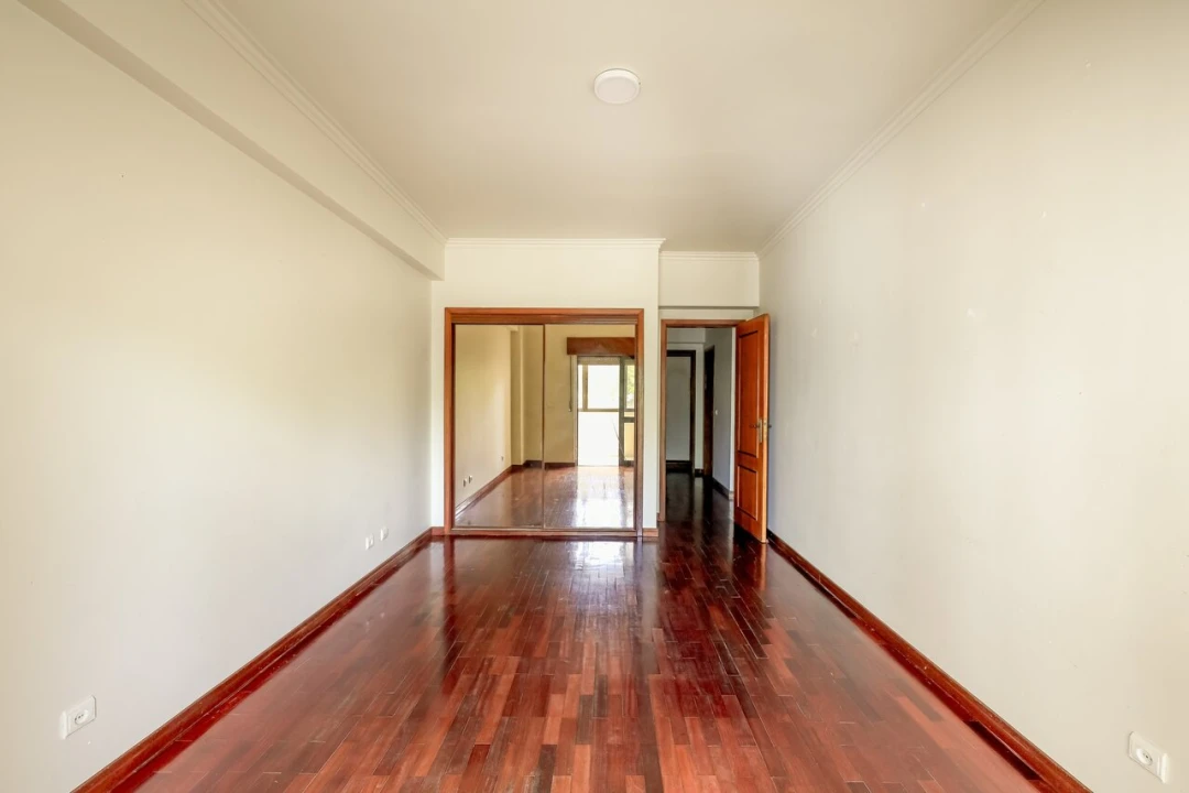 Apartamento T4 para Venda em Carnaxide e Queijas Foto 17
