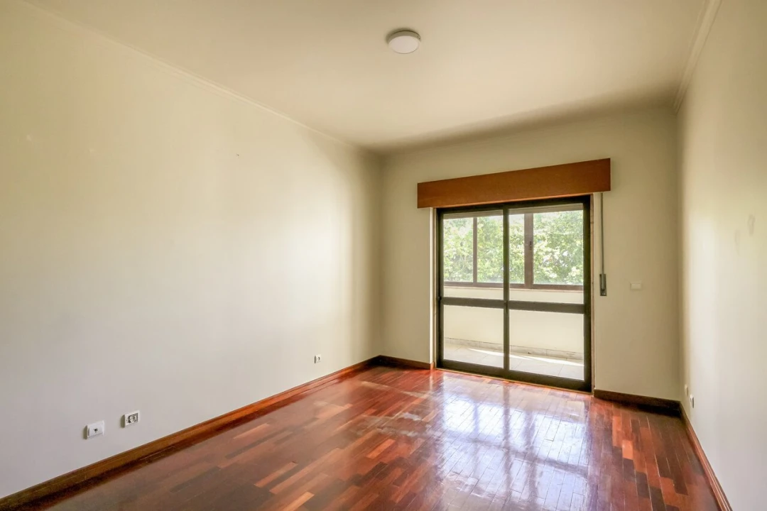 Apartamento T4 para Venda em Carnaxide e Queijas Foto 19