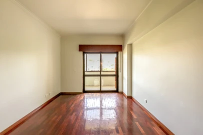Apartamento T4 para Venda em Carnaxide e Queijas