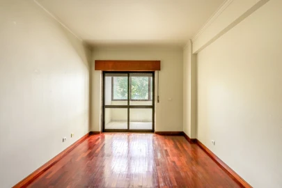 Apartamento T4 para Venda em Carnaxide e Queijas