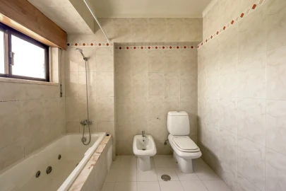 Apartamento T4 para Venda em Carnaxide e Queijas