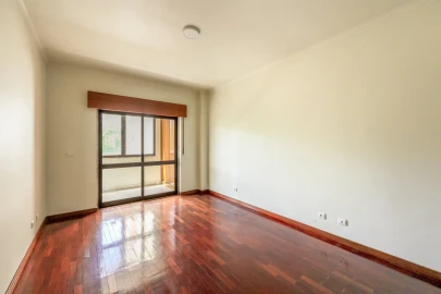 Apartamento T4 para Venda em Carnaxide e Queijas
