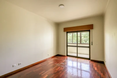 Apartamento T4 para Venda em Carnaxide e Queijas