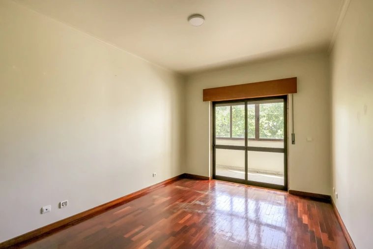 Apartamento T4 para Venda em Carnaxide e Queijas Foto 19