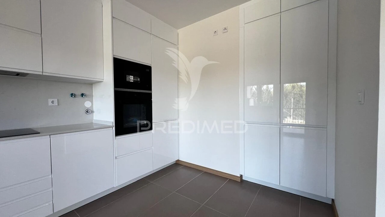 Moradia T3 para Venda em Guia Foto 16