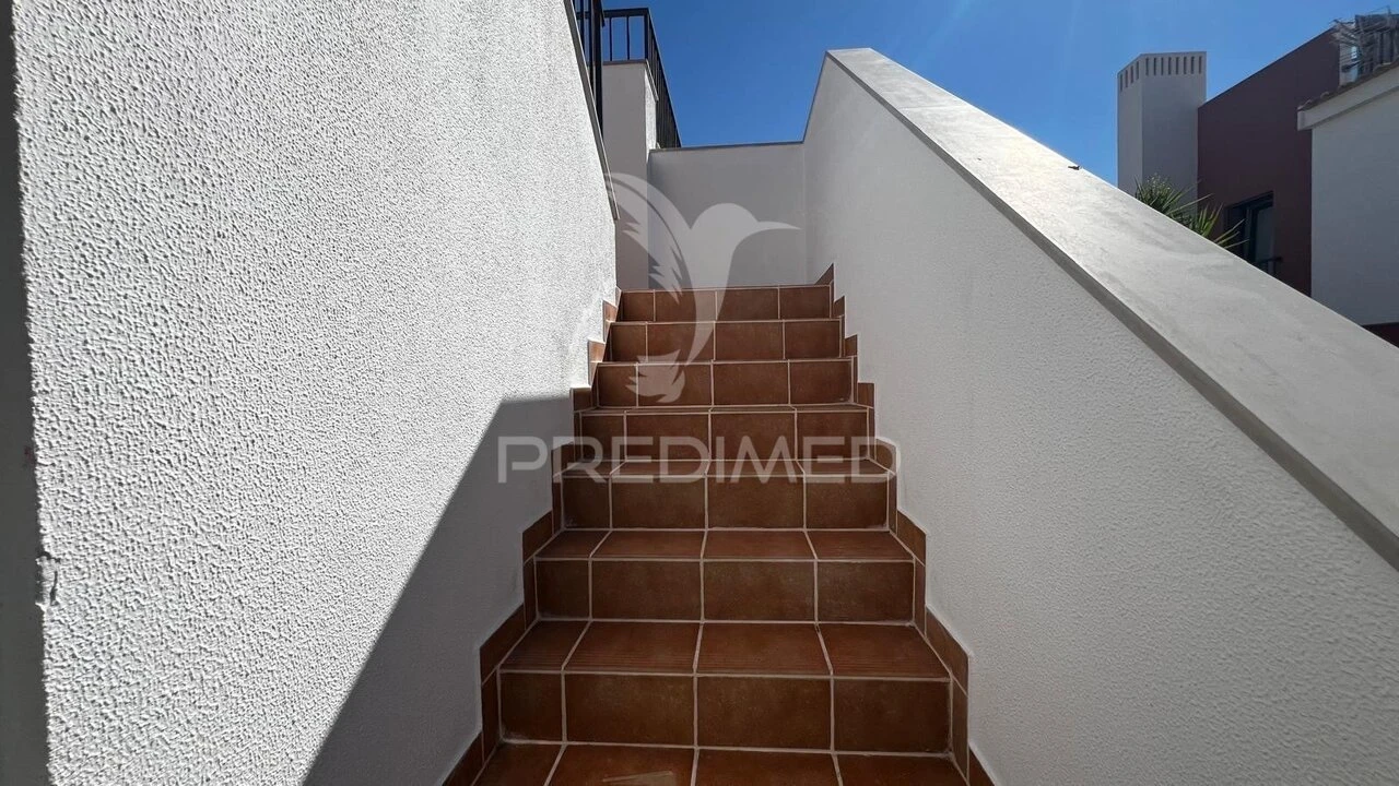Moradia T3 para Venda em Guia Foto 11