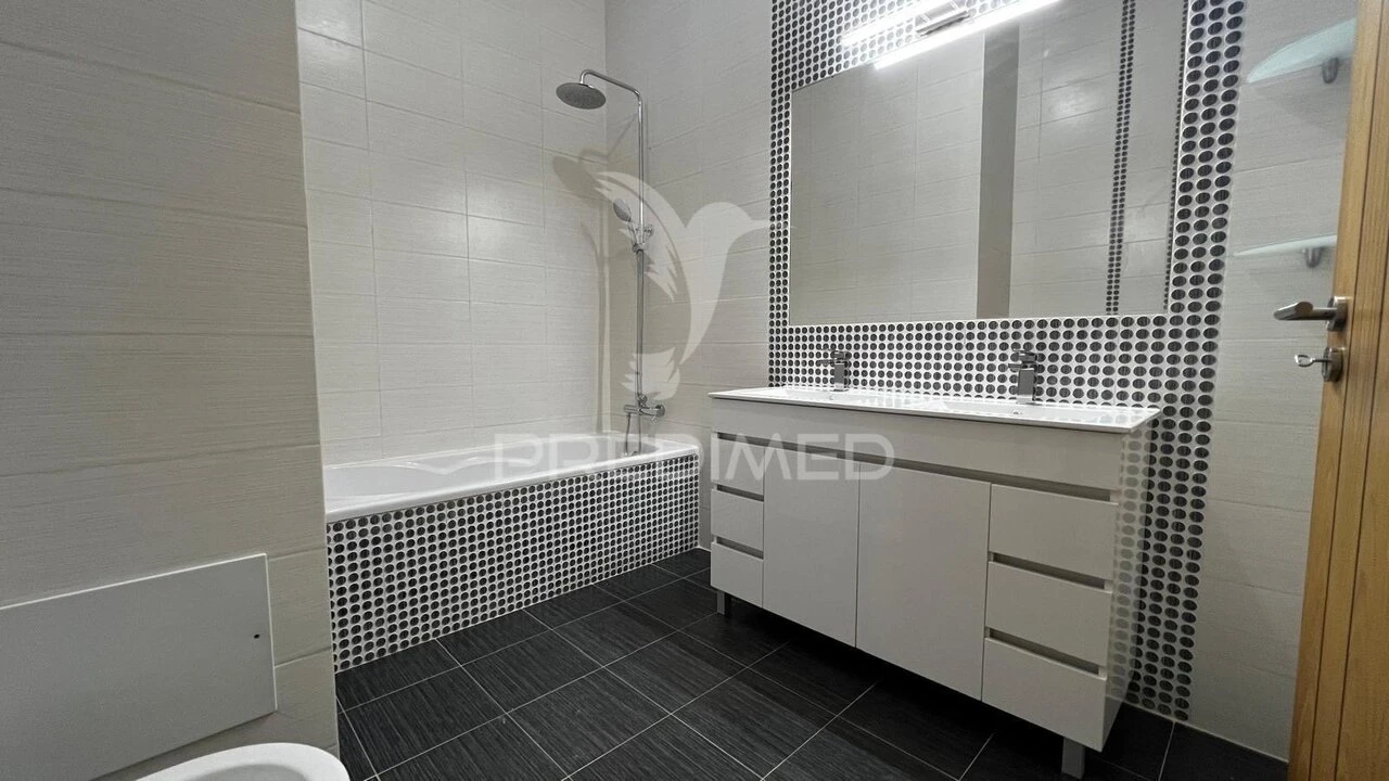 Moradia T3 para Venda em Guia Foto 38