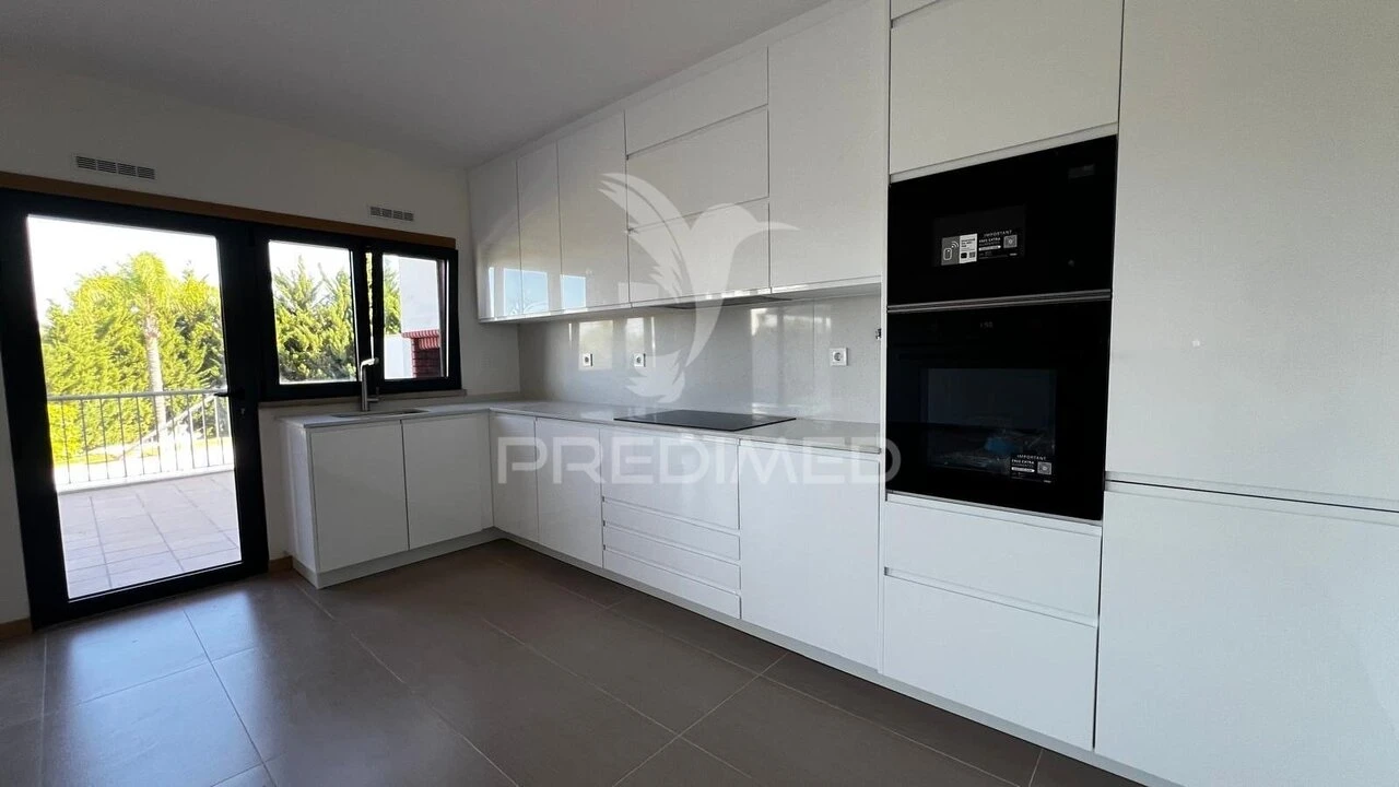 Moradia T3 para Venda em Guia Foto 18