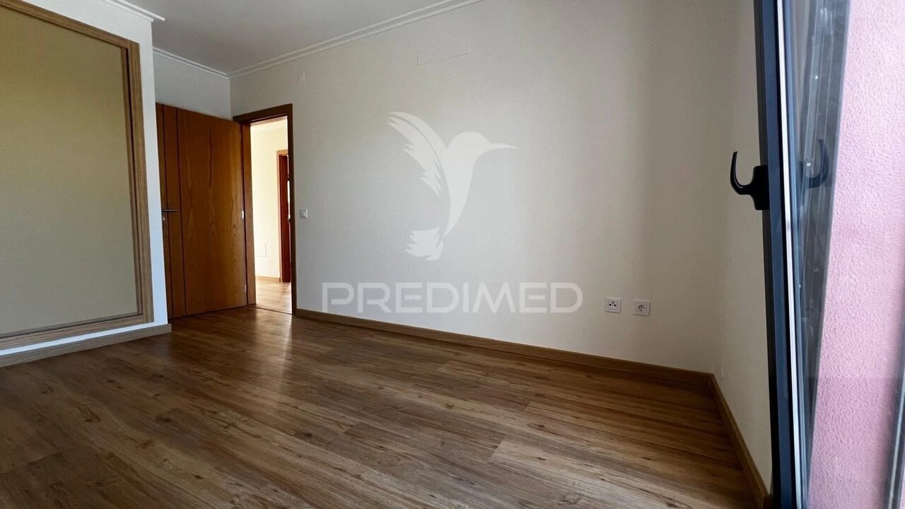 Moradia T3 para Venda em Guia Foto 33