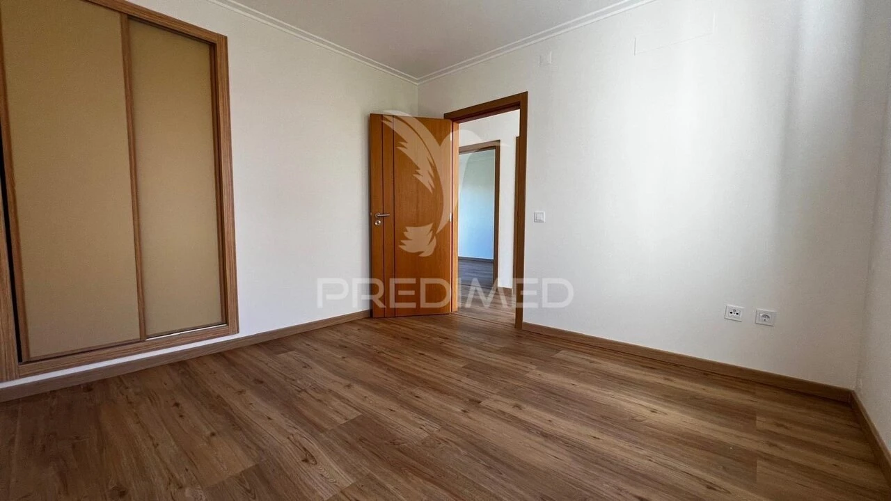 Moradia T3 para Venda em Guia Foto 32