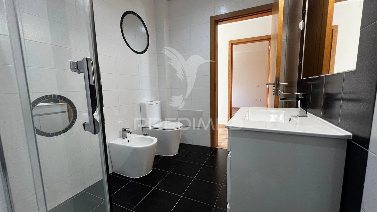 Moradia T3 para Venda em Guia Foto 40