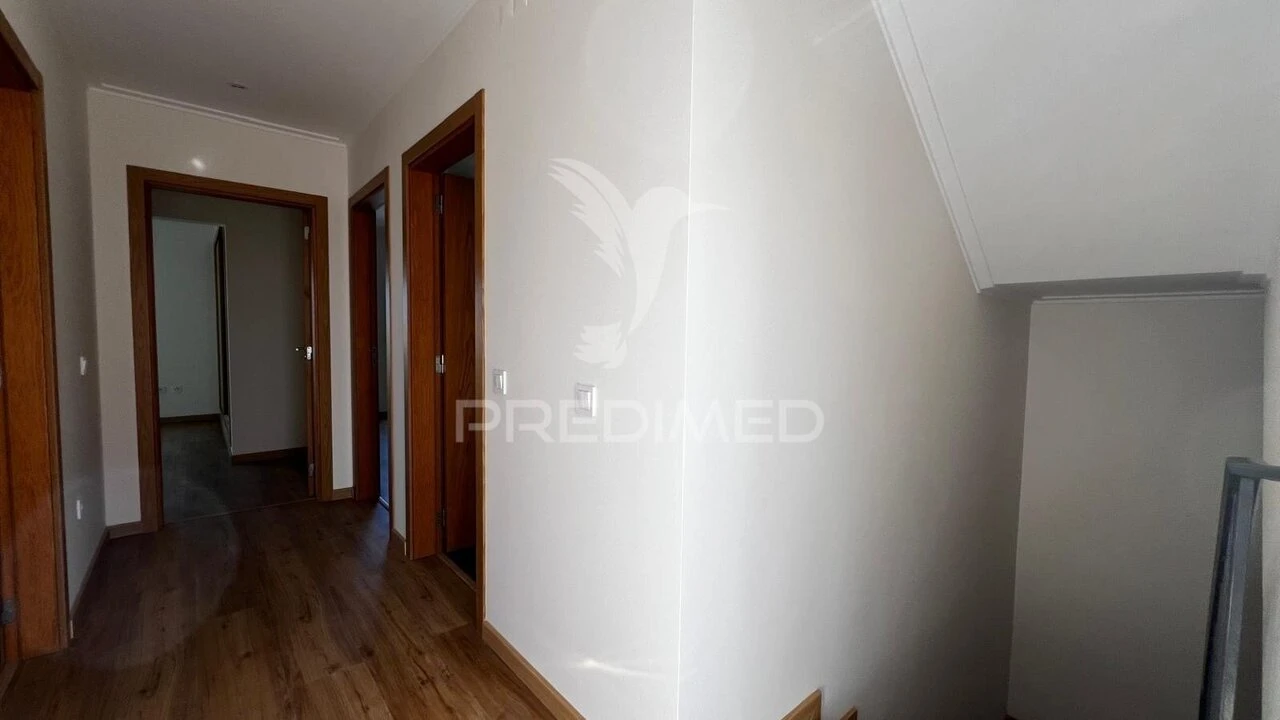 Moradia T3 para Venda em Guia Foto 31
