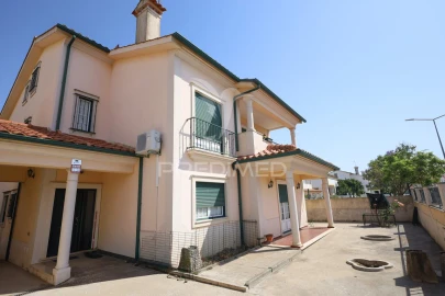 Moradia T4 para Venda em Golegã