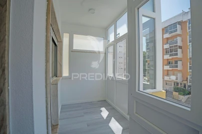 Apartamento T2 para Venda em Oeiras e São Julião da Barra, Paço de Arcos e Caxias