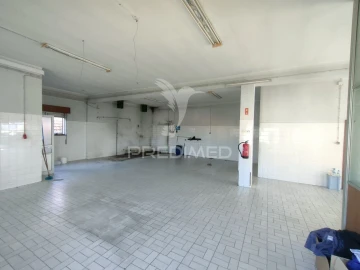 Armazém para Venda em Alcanena e Vila Moreira
