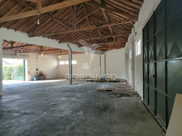 Armazém para Venda em Alcanena e Vila Moreira