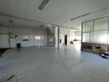 Armazém para Venda em Alcanena e Vila Moreira